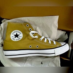 Brand new in box converse chuck Taylor all star toad color size 8